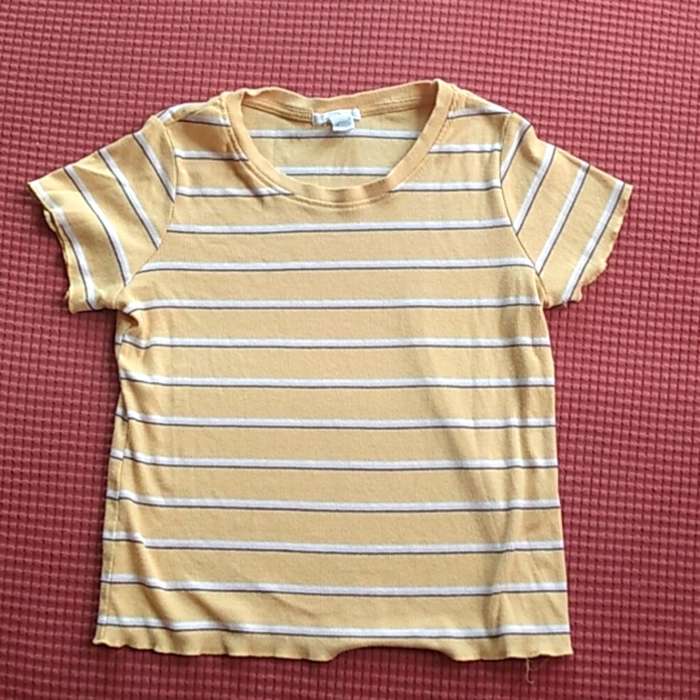 Yellow top stripes with different colors